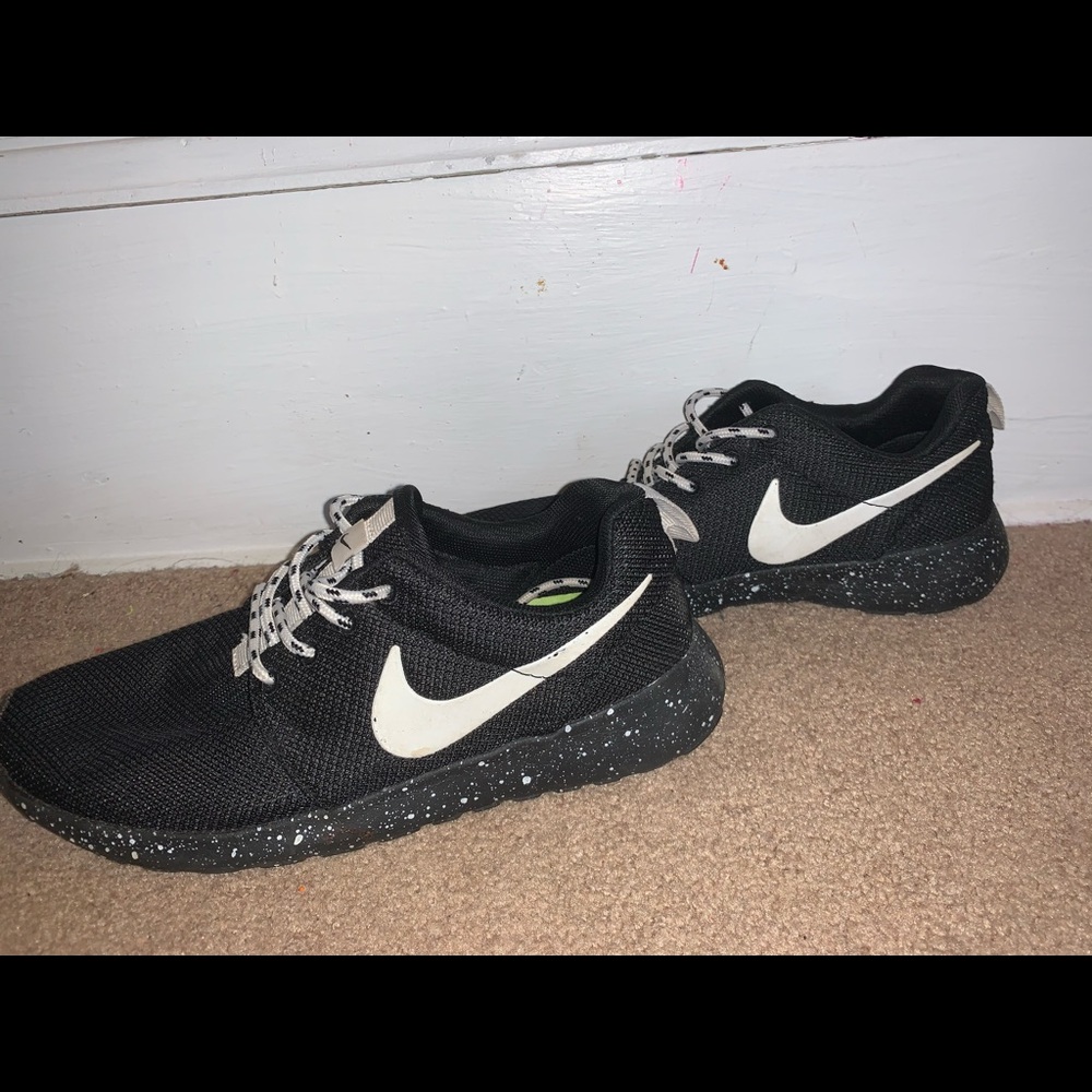 Galaxy Nike tennis shoes